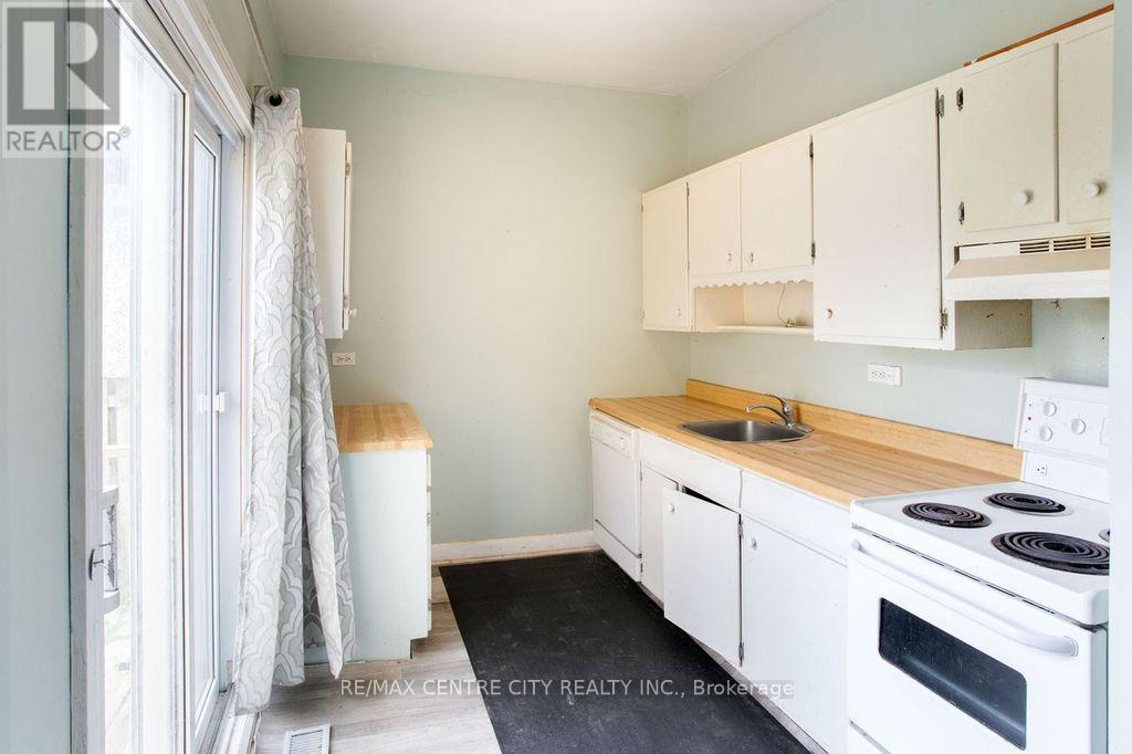 49 WILSON AVENUE - 8