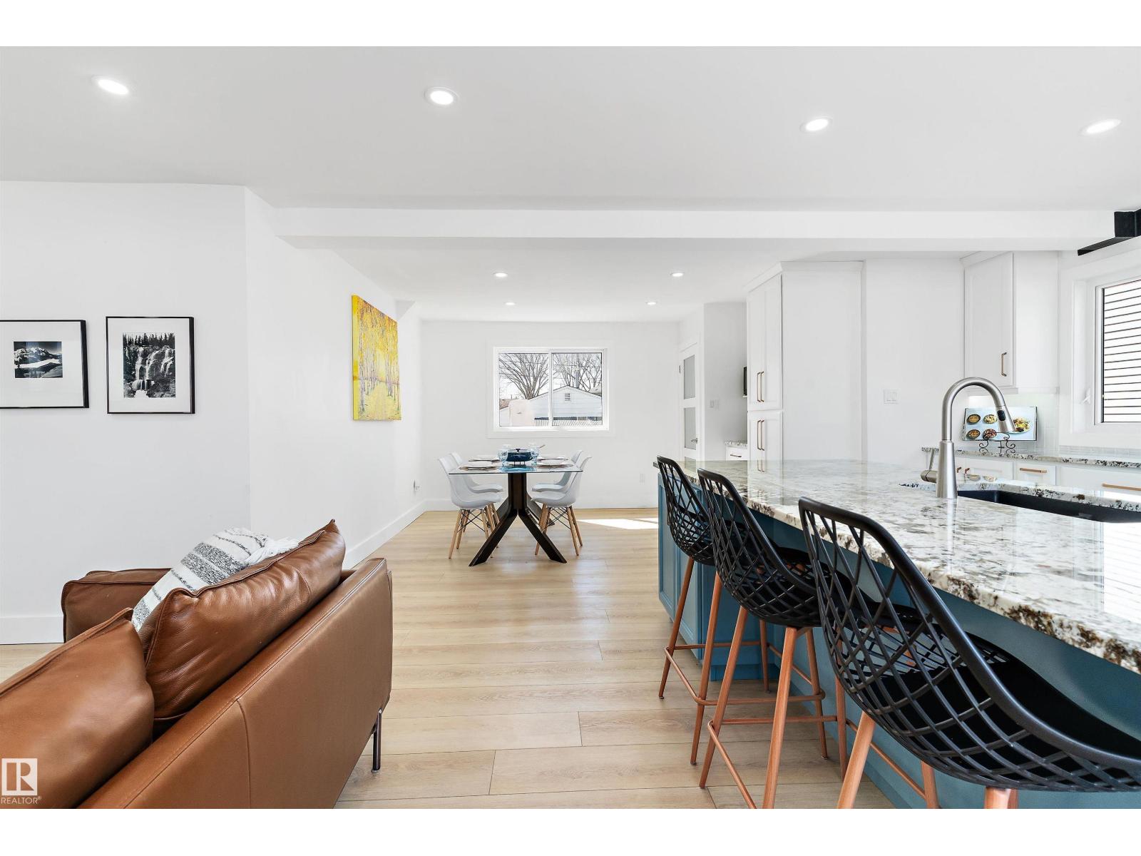 9448 76 ST NW, Edmonton