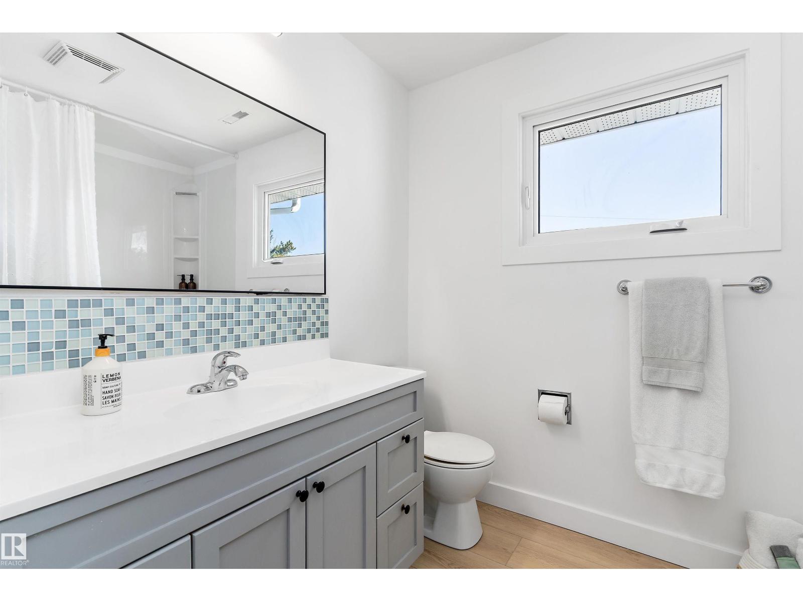 9448 76 ST NW, Edmonton
