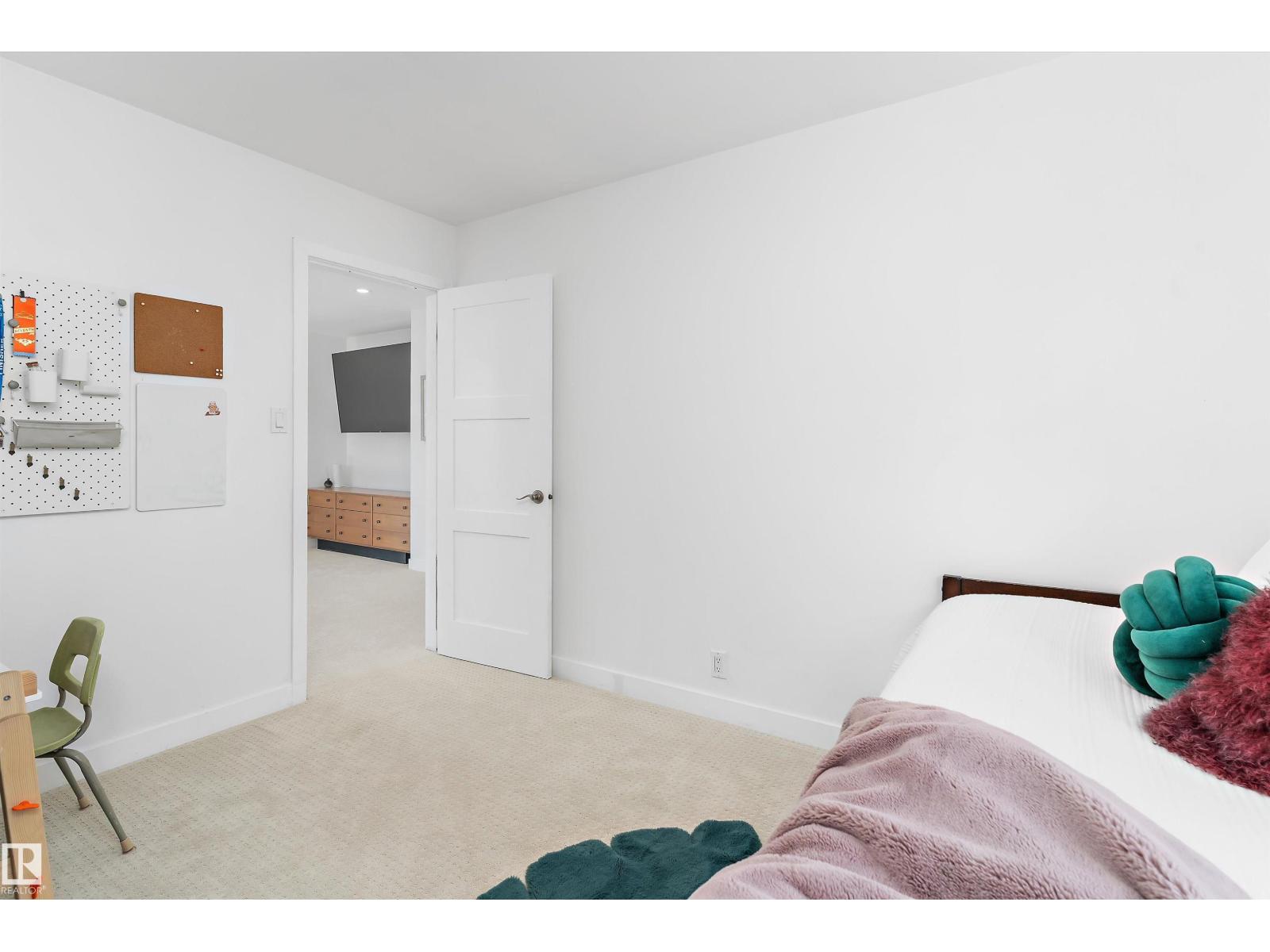 9448 76 ST NW, Edmonton