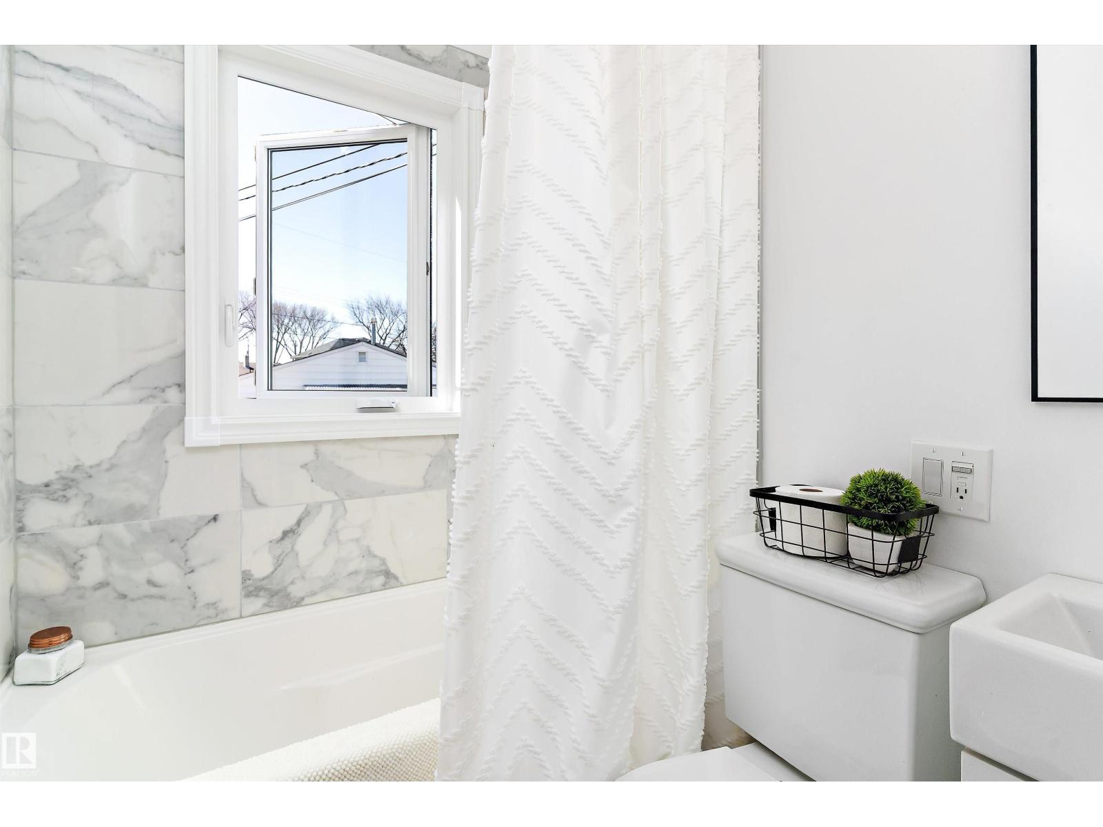 9448 76 ST NW, Edmonton