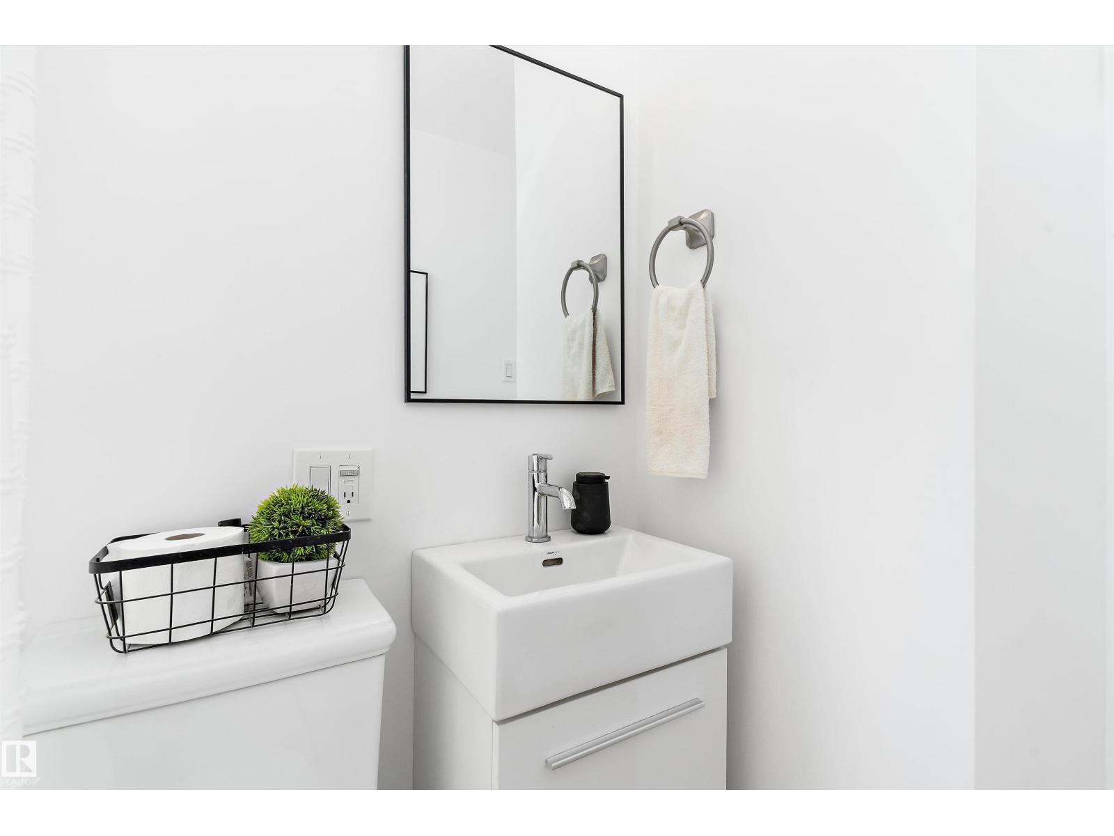 9448 76 ST NW, Edmonton