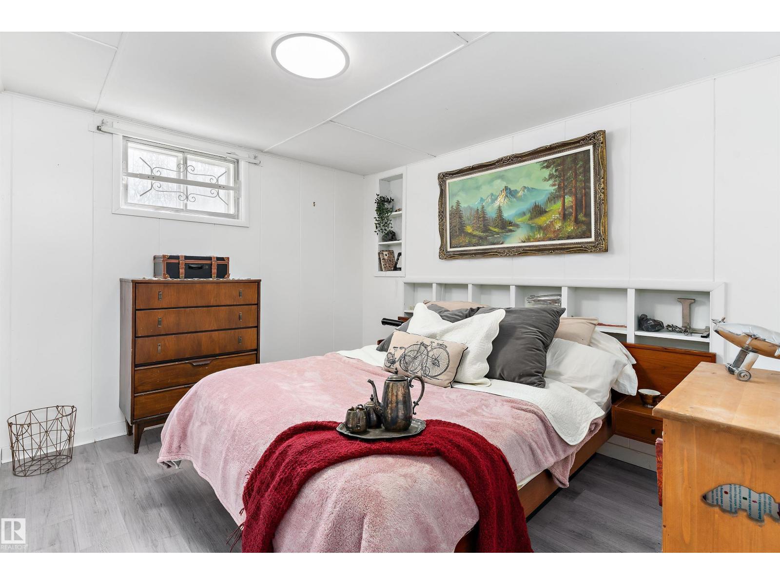 9448 76 ST NW, Edmonton