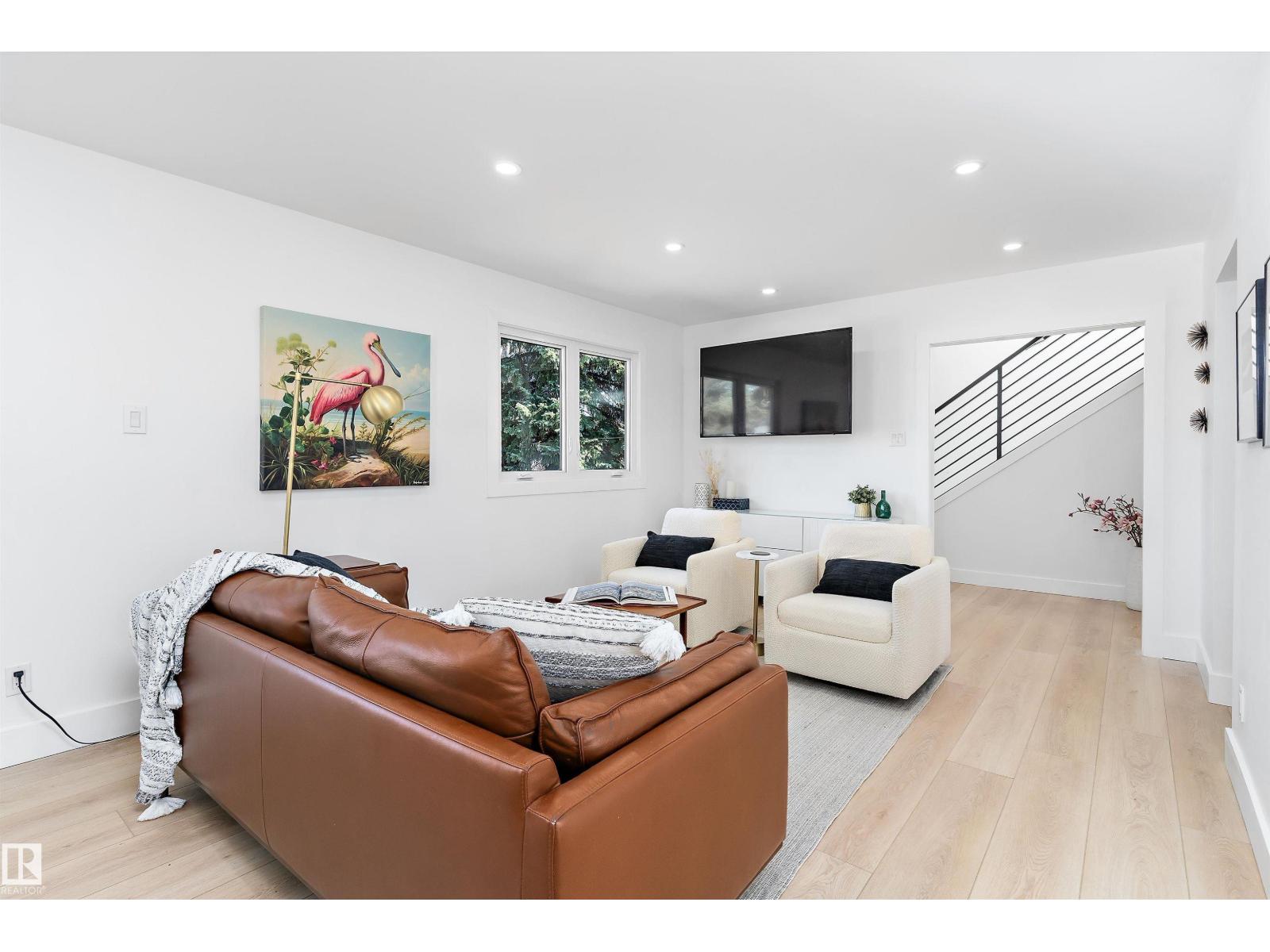 9448 76 ST NW, Edmonton