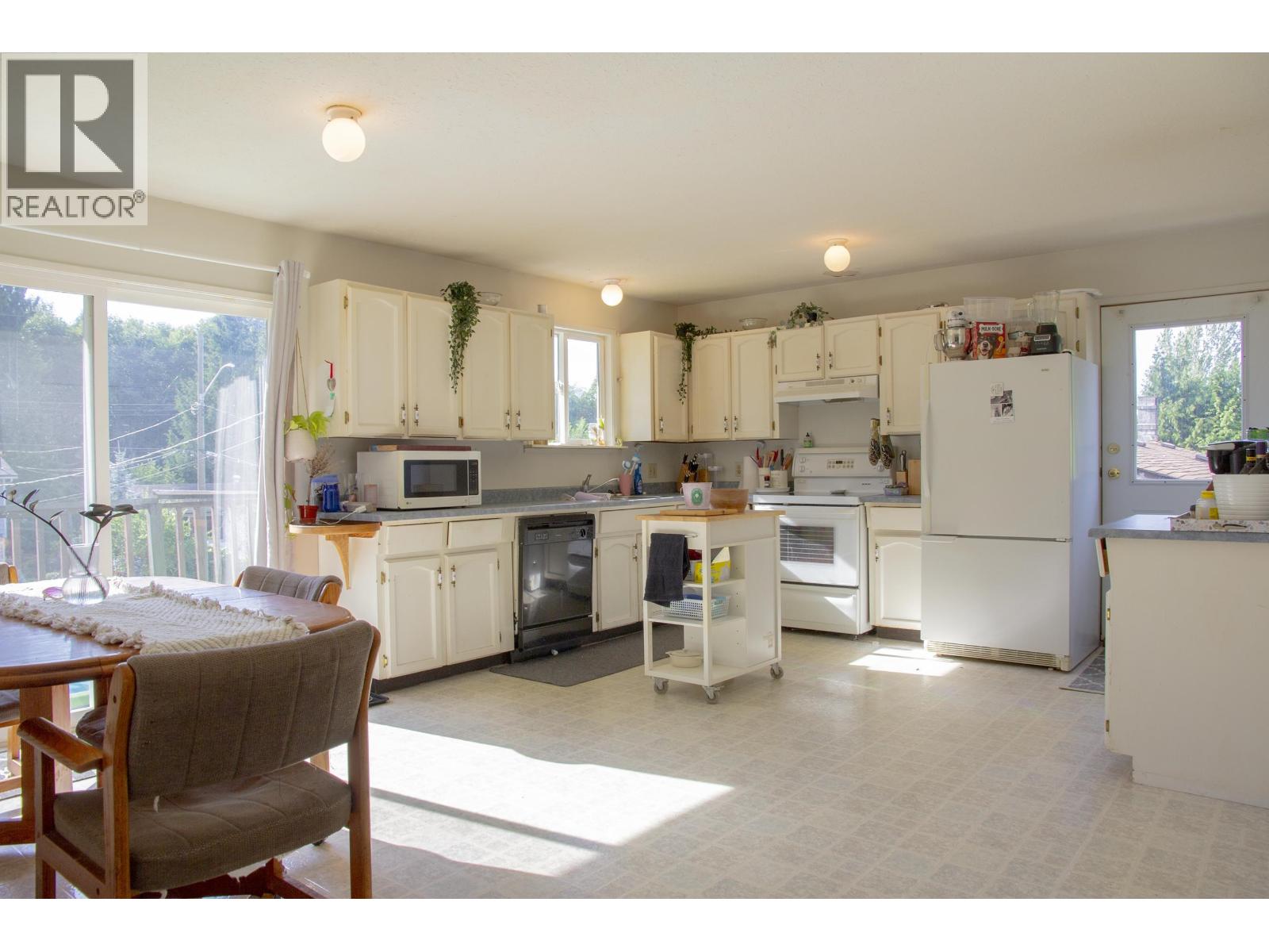 5754 BINNACLE AVENUE - photo 4