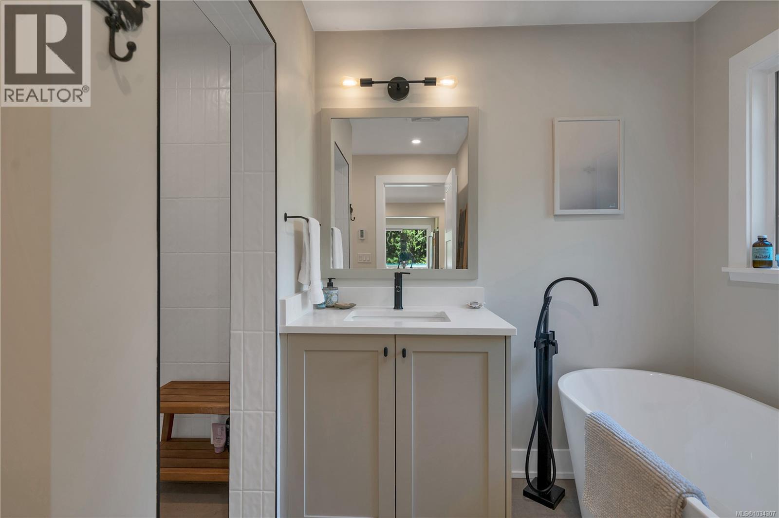 1387 Heriot Bay Rd, Quadra Island