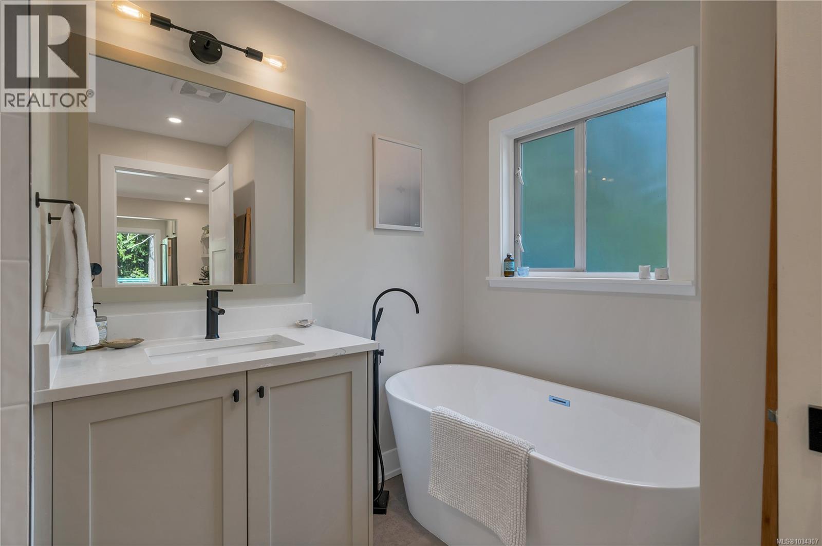 1387 Heriot Bay Rd - 26