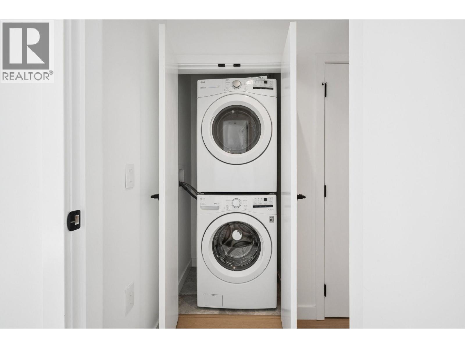2 Bed, 2 Bath House for Sale in Vancouver – 211 90 KING EDWARD AVENUE, Vancouver - Image 2