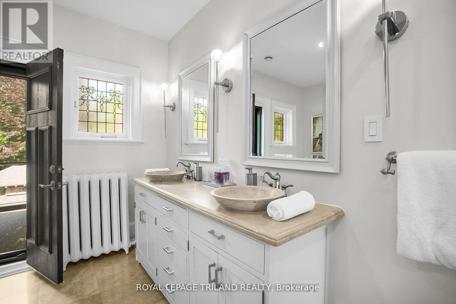 512 COLBORNE STREET - 29