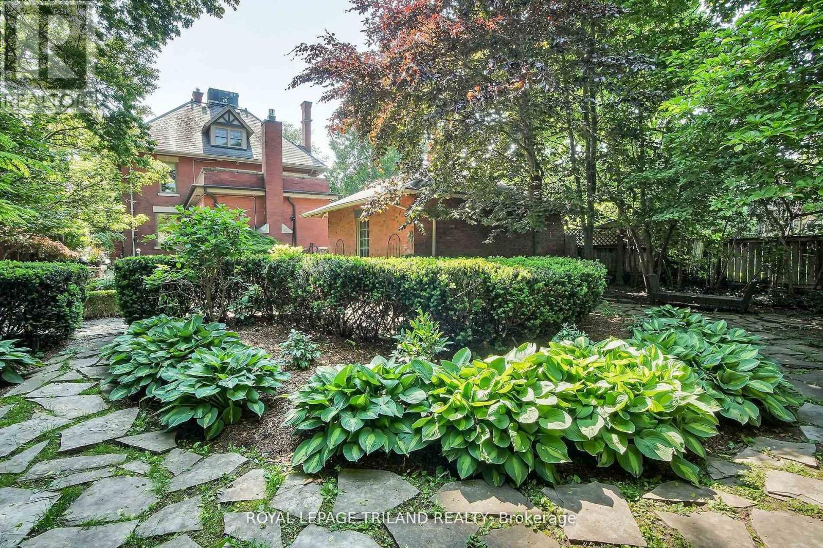 512 COLBORNE STREET - 44