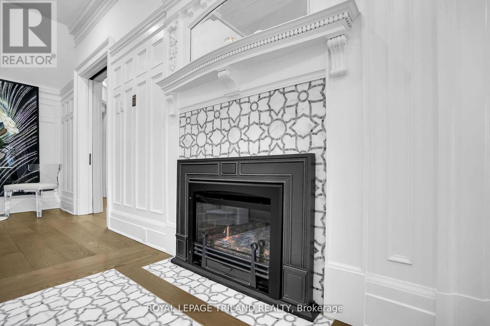 512 COLBORNE STREET - 8