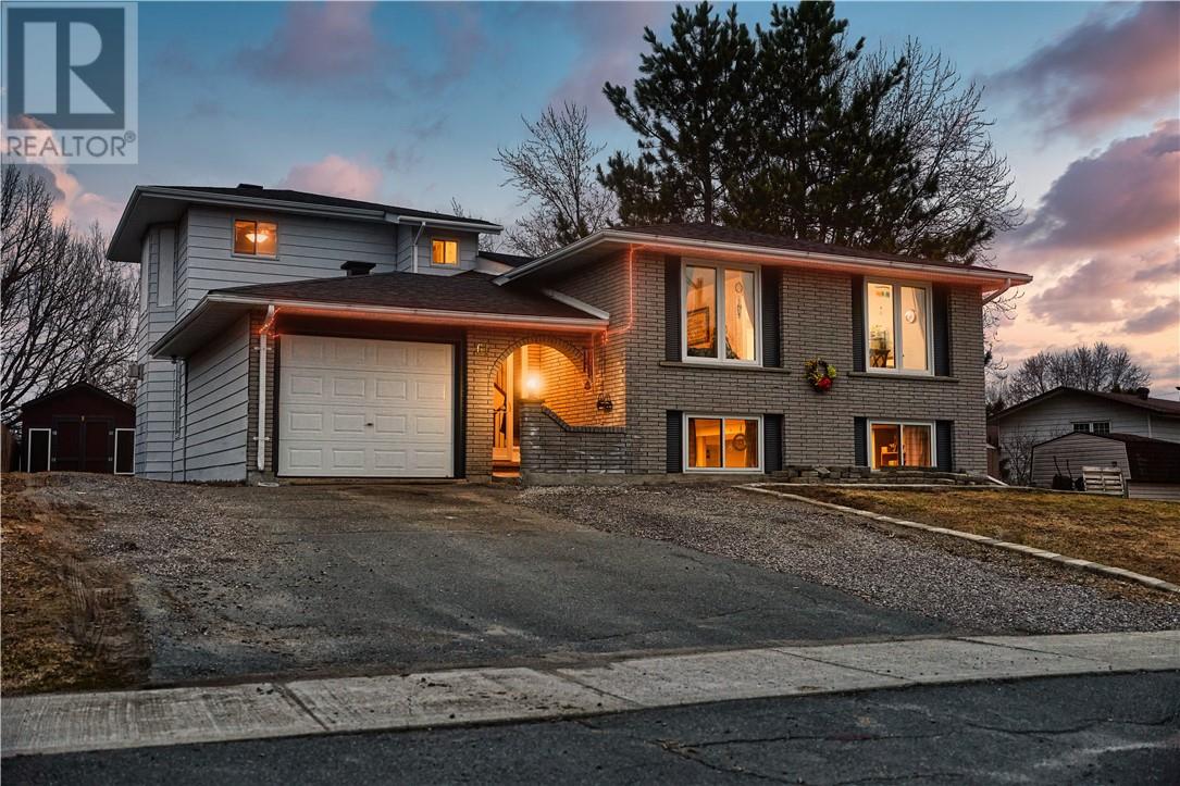 61 Third Avenue, Lively, Ontario, P3Y1M2 — Photo 2