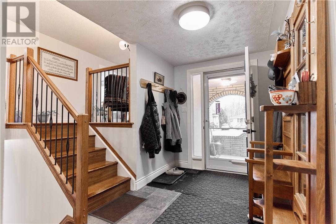 61 Third Avenue, Lively, Ontario, P3Y1M2 — Photo 3