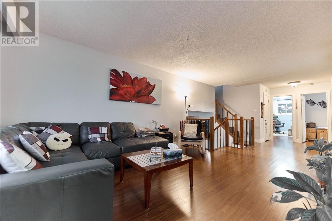 61 Third Avenue, Lively, Ontario, P3Y1M2 — Photo 4