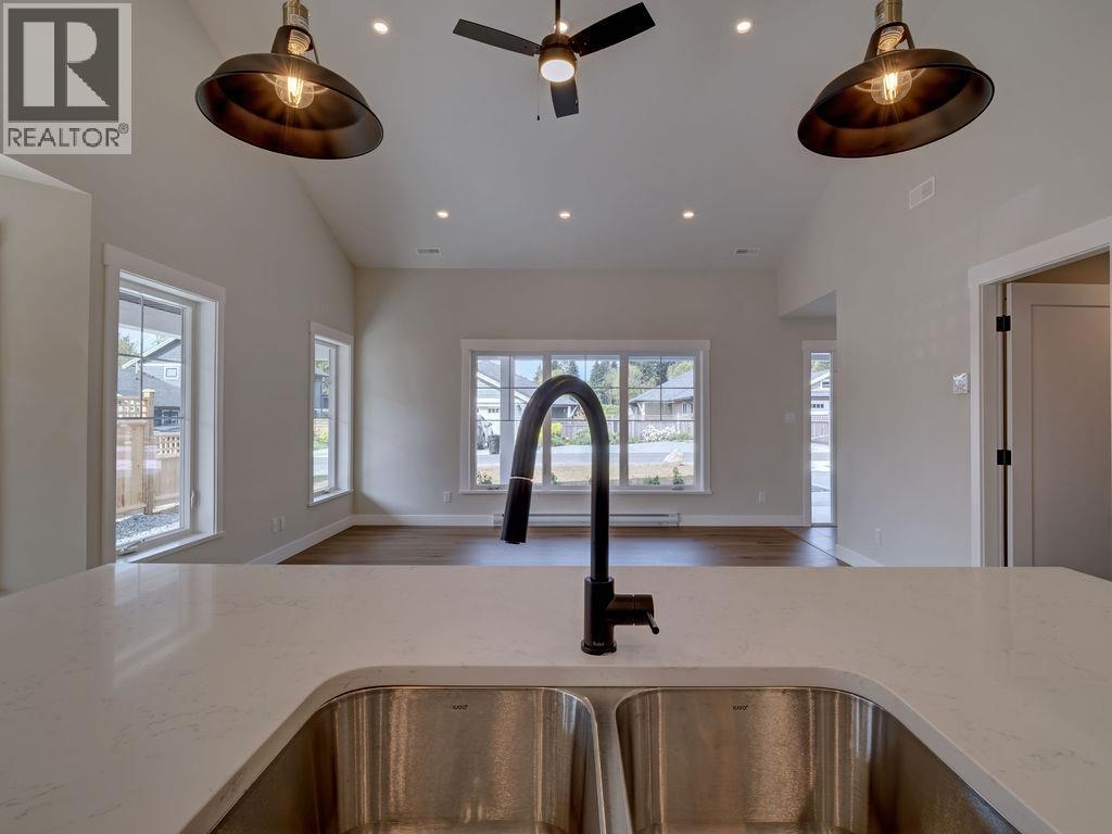 808 GERUSSI LANE, Gibsons
