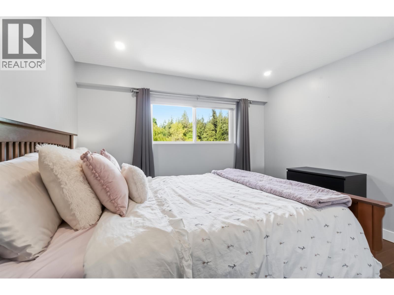1861 CHALMERS AVENUE, Port Coquitlam