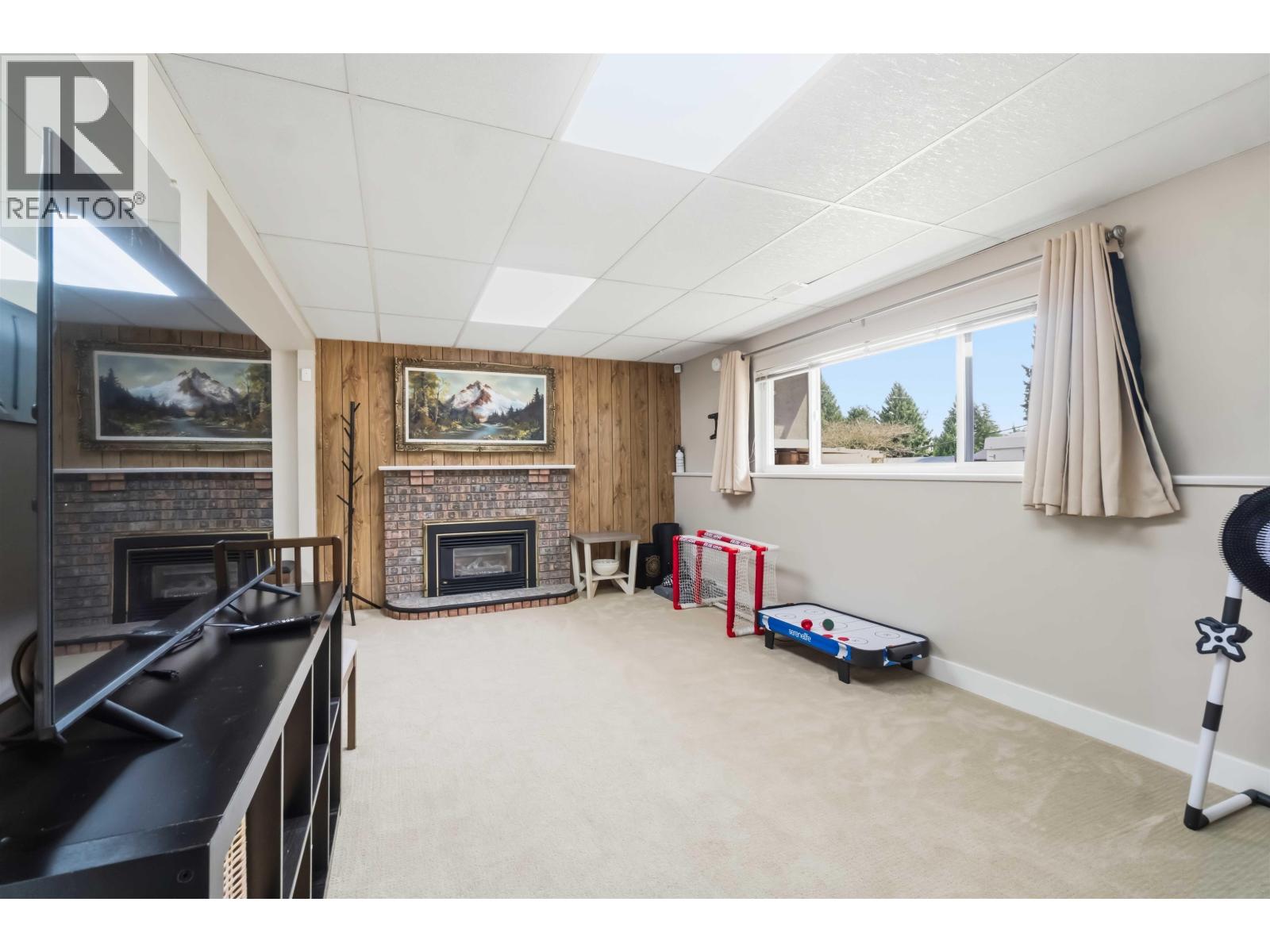 1861 CHALMERS AVENUE, Port Coquitlam