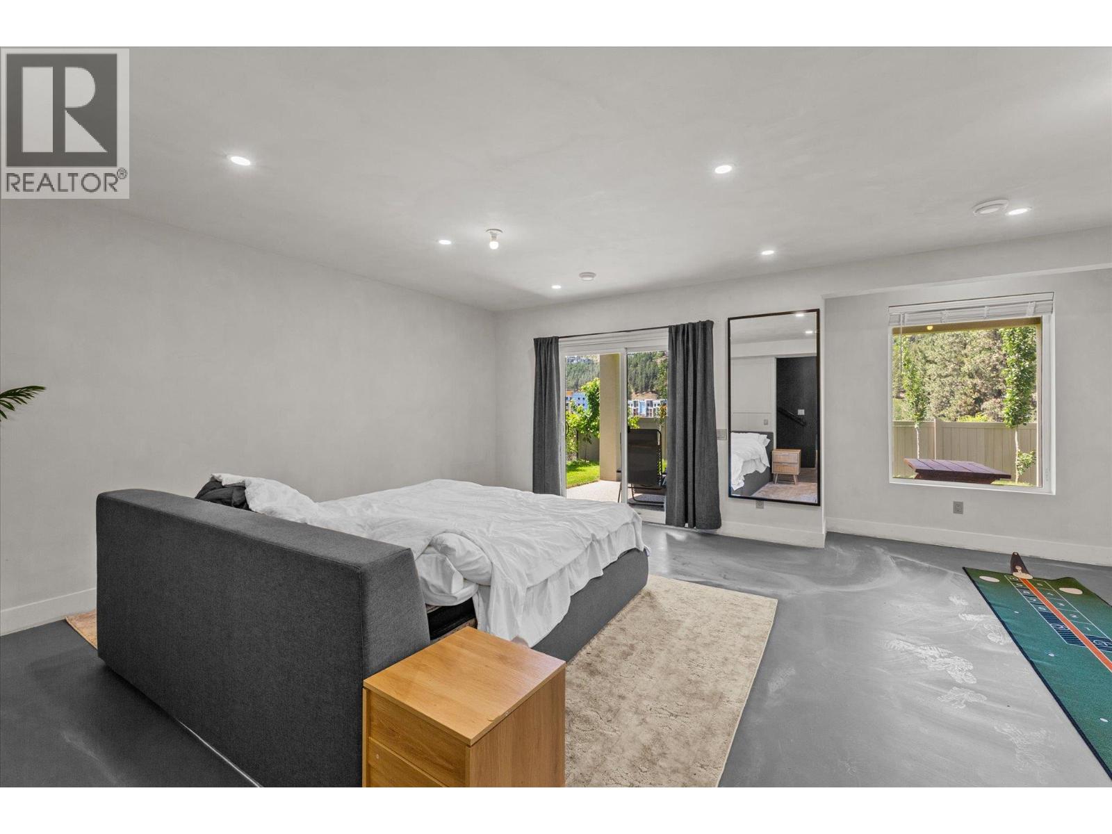 1846 Viewpoint Crescent - 31
