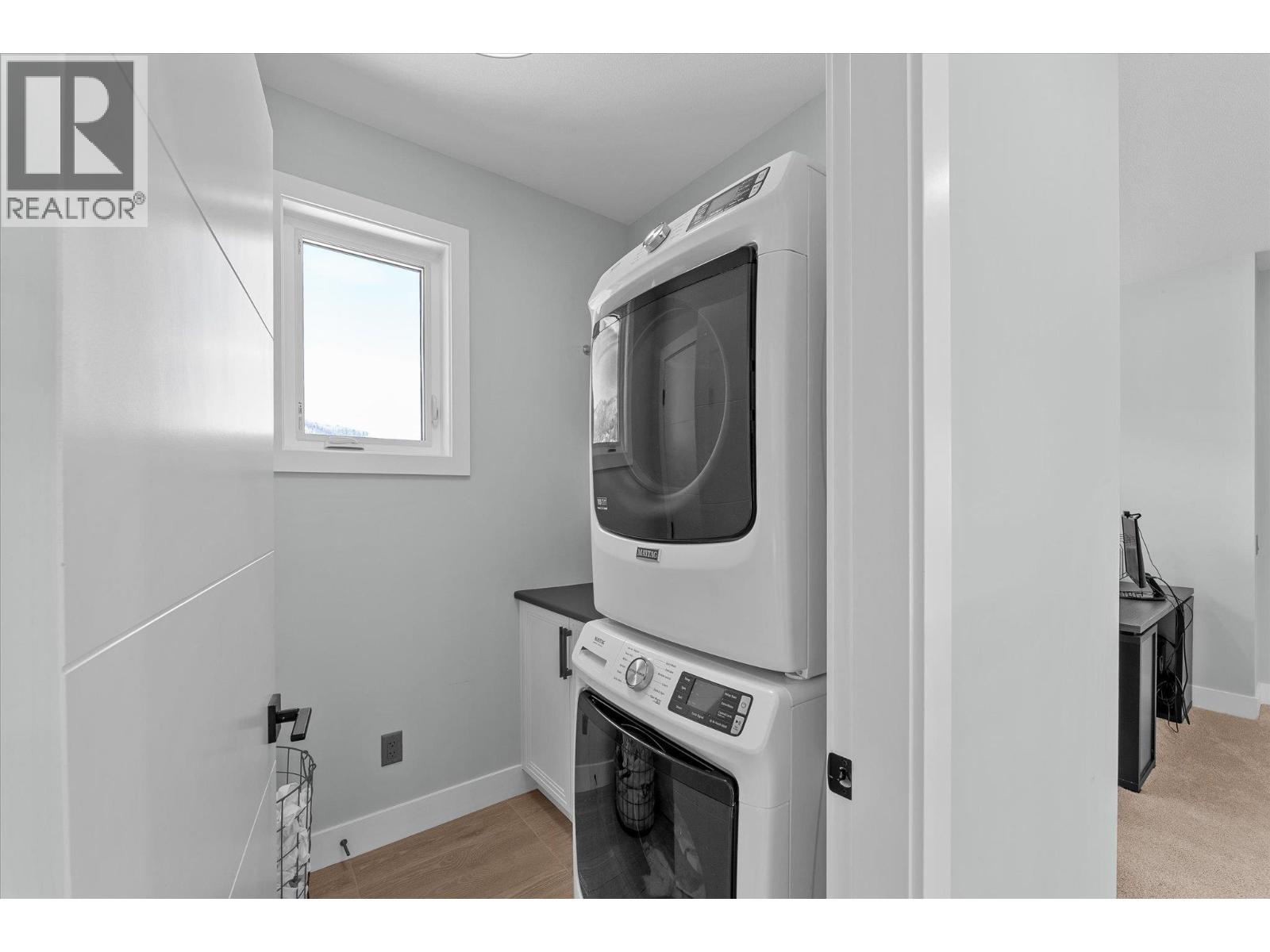 1846 Viewpoint Crescent - 29
