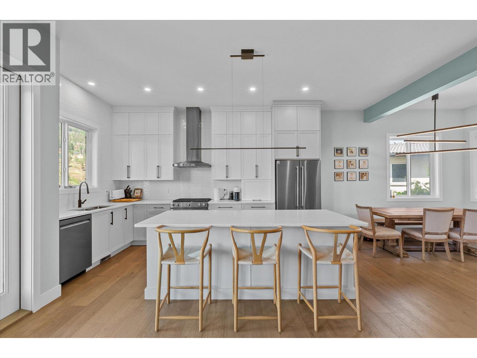 1846 Viewpoint Crescent - 8