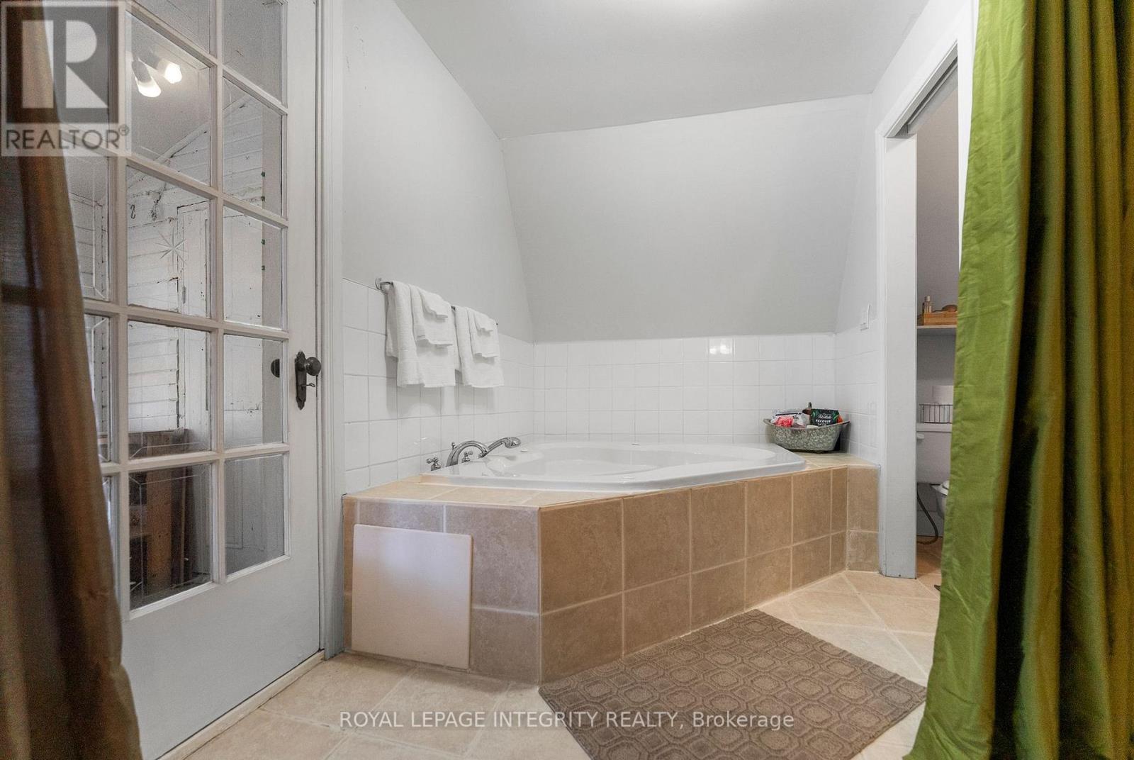 191 BELL STREET - 30