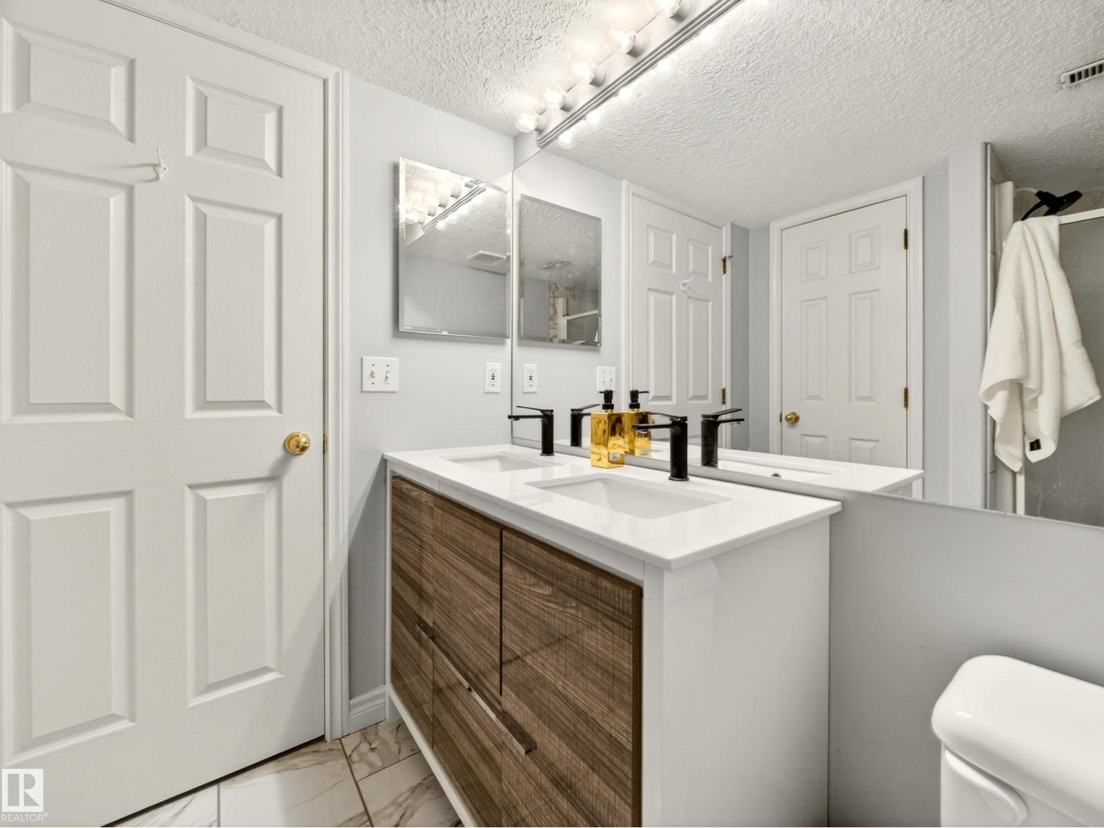 7 OAKBAY PT, St. Albert