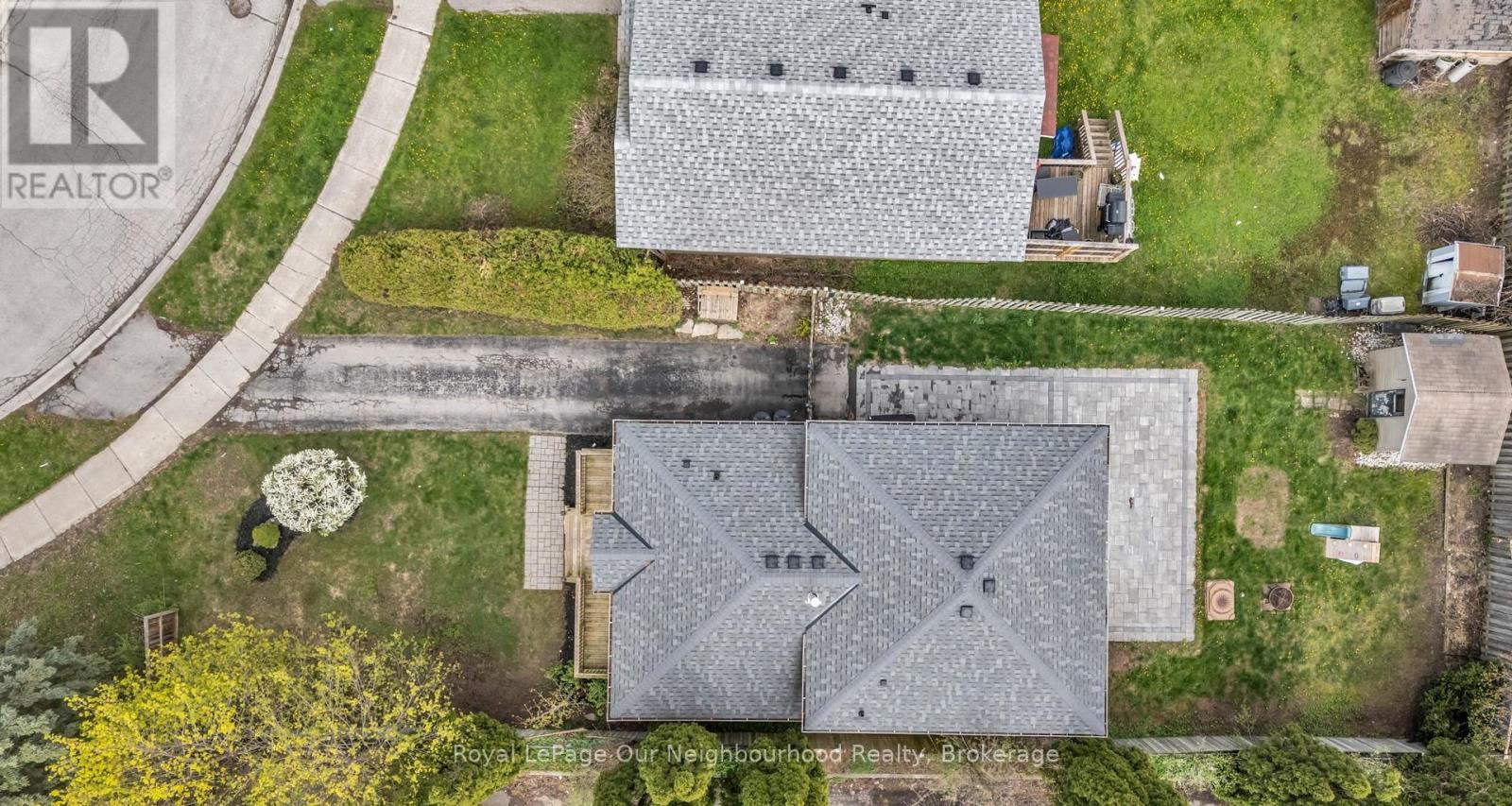 300 ARDSLEY CRESCENT - 38