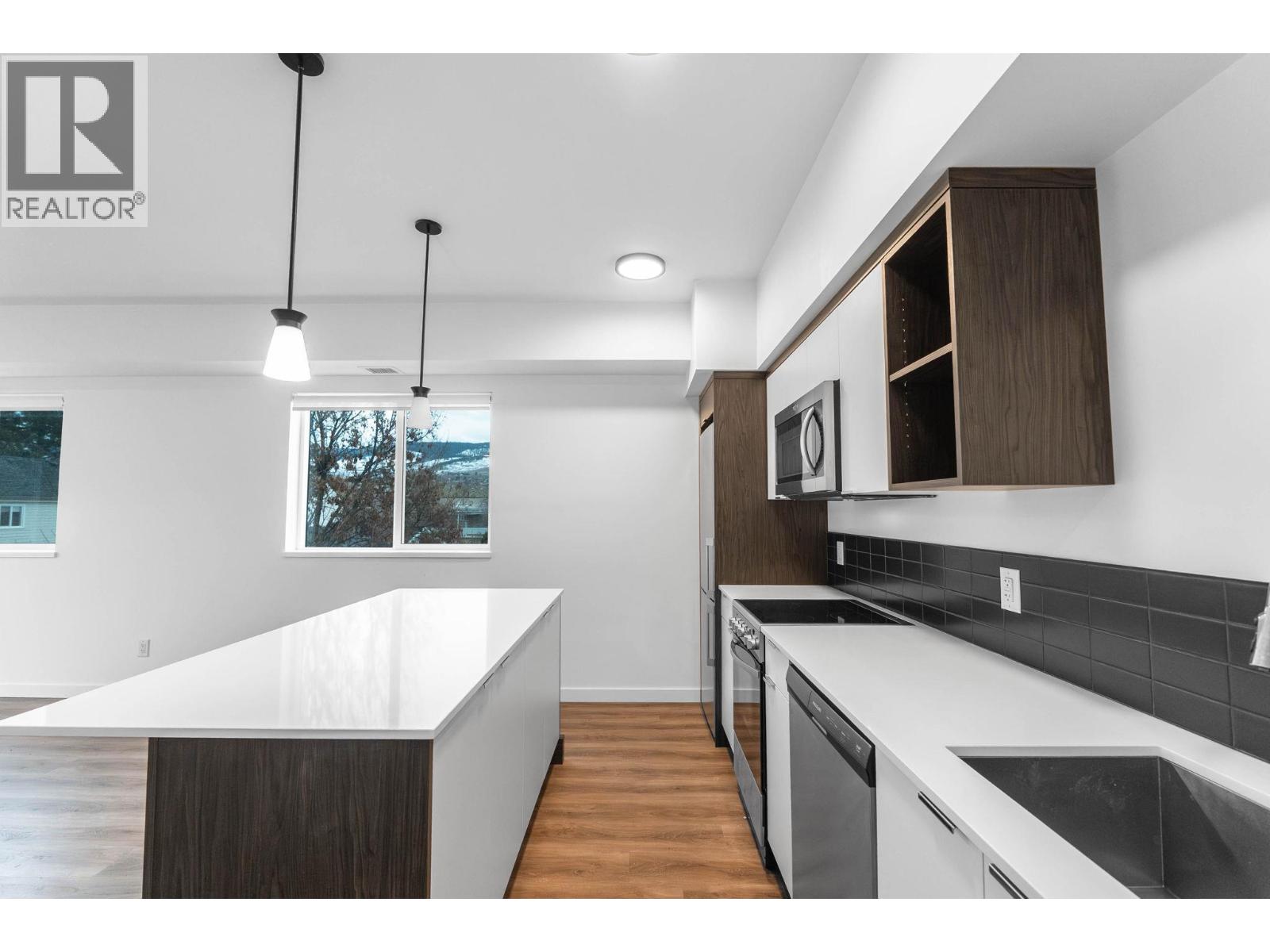 203 615 Rutland Road, Kelowna