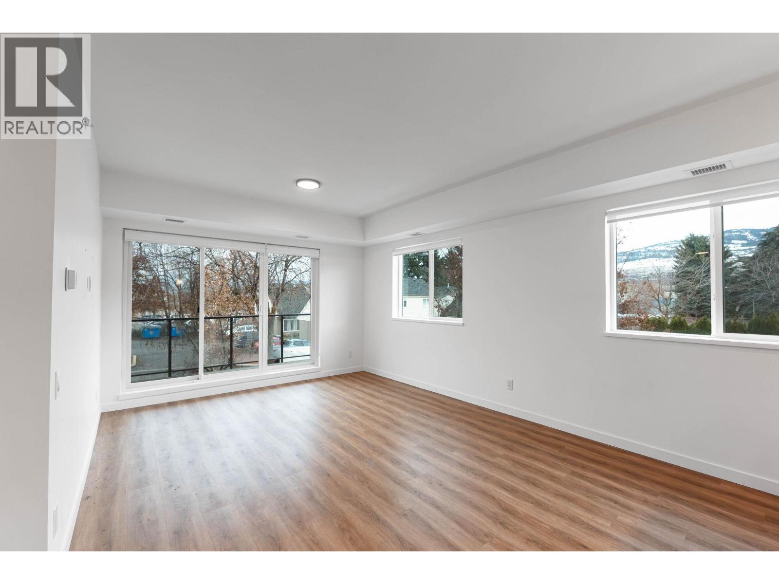 203 615 Rutland Road, Kelowna