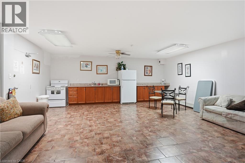 #512 793 COLBORNE Street E - 24