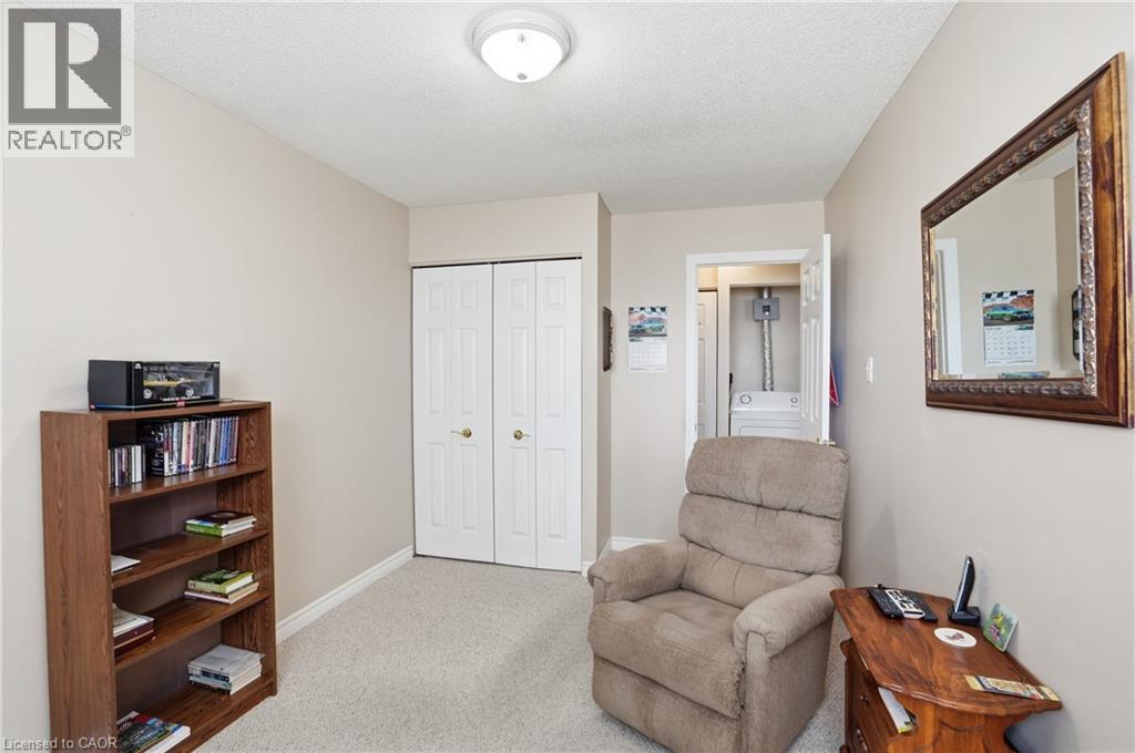 #512 793 COLBORNE Street E - 16