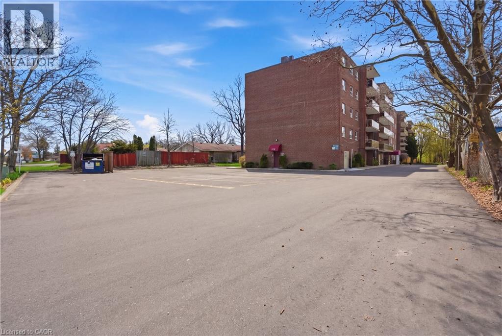 #512 793 COLBORNE Street E - 28