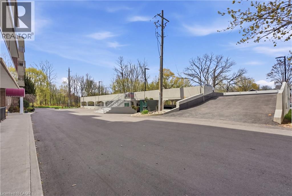 #512 793 COLBORNE Street E - 26