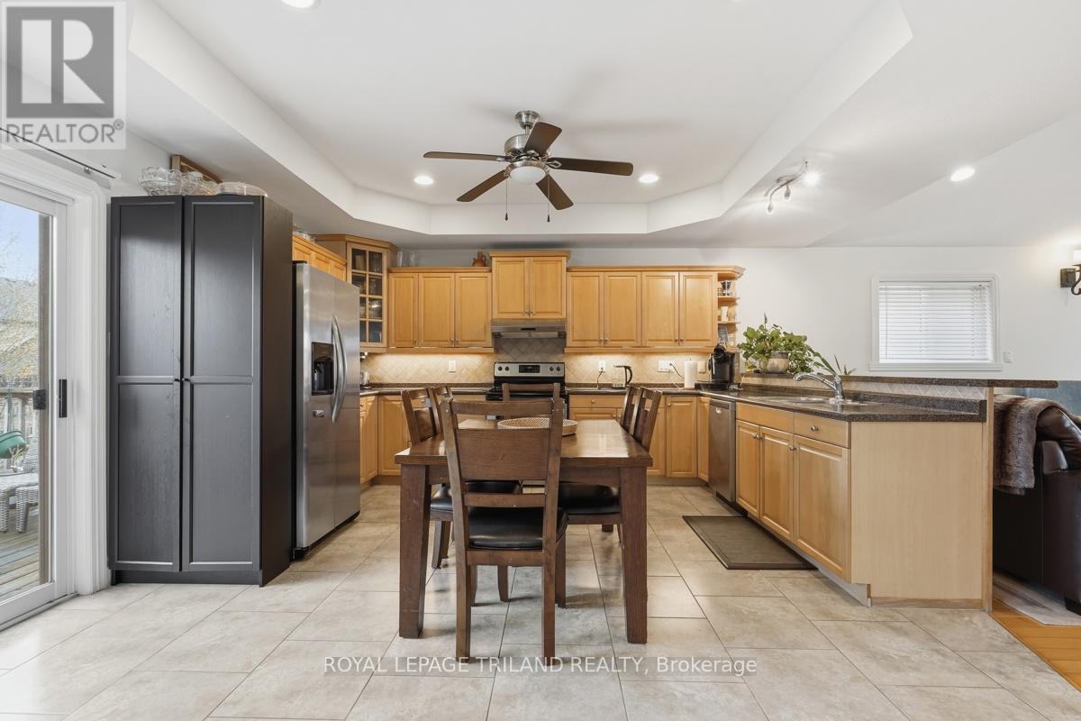 1687 SEYMOUR CRESCENT - 10