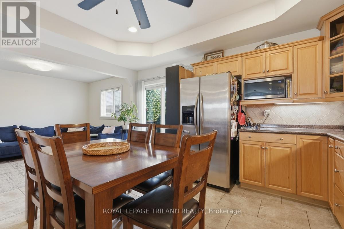 1687 SEYMOUR CRESCENT - 13