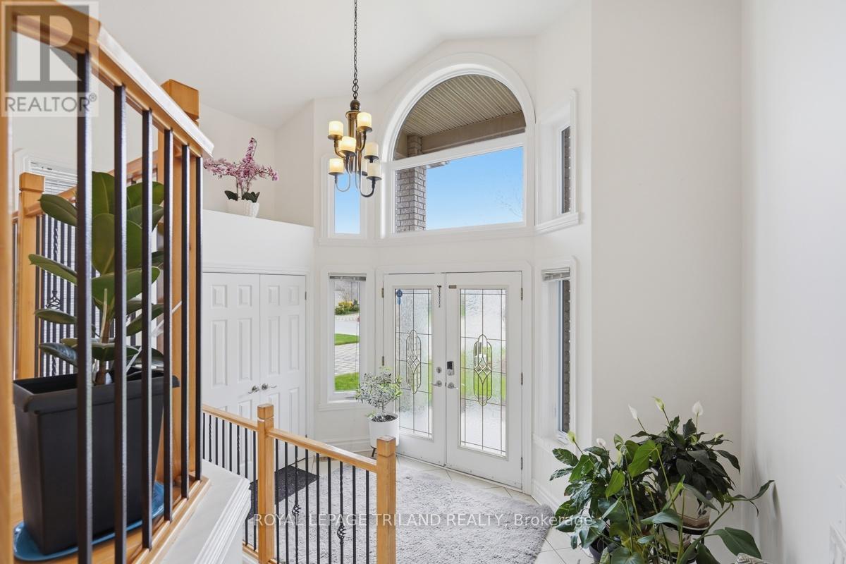 1687 SEYMOUR CRESCENT - Image 3