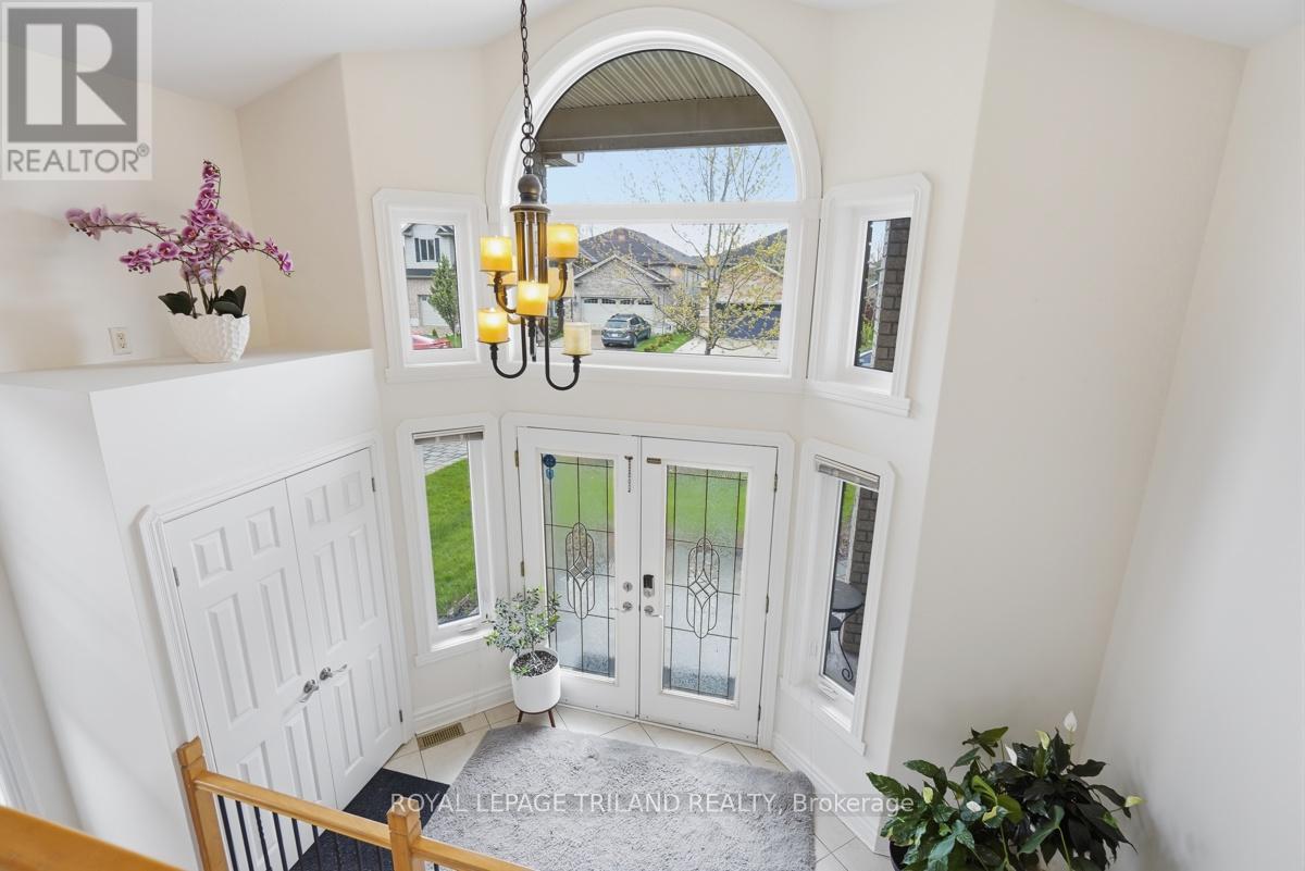 1687 SEYMOUR CRESCENT - 4