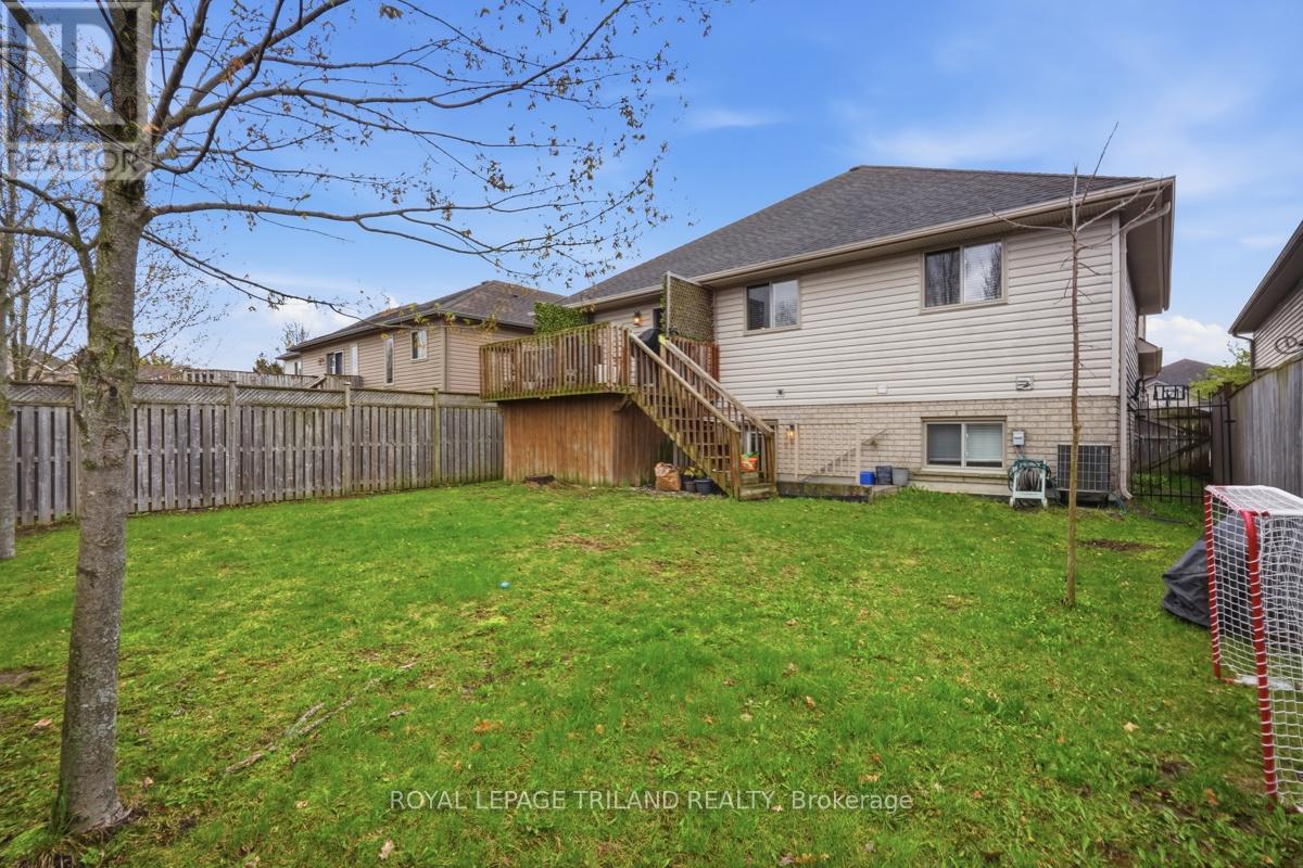 1687 SEYMOUR CRESCENT - 45