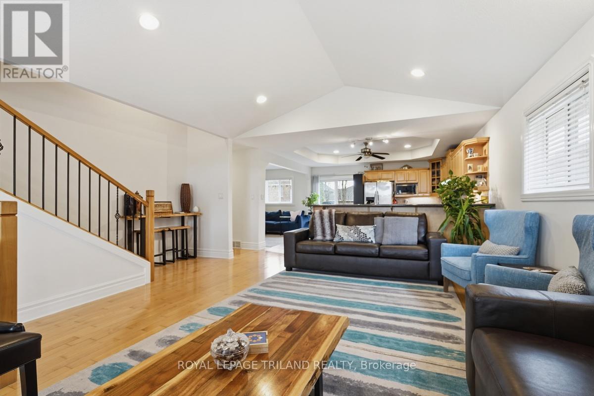 1687 SEYMOUR CRESCENT - 6