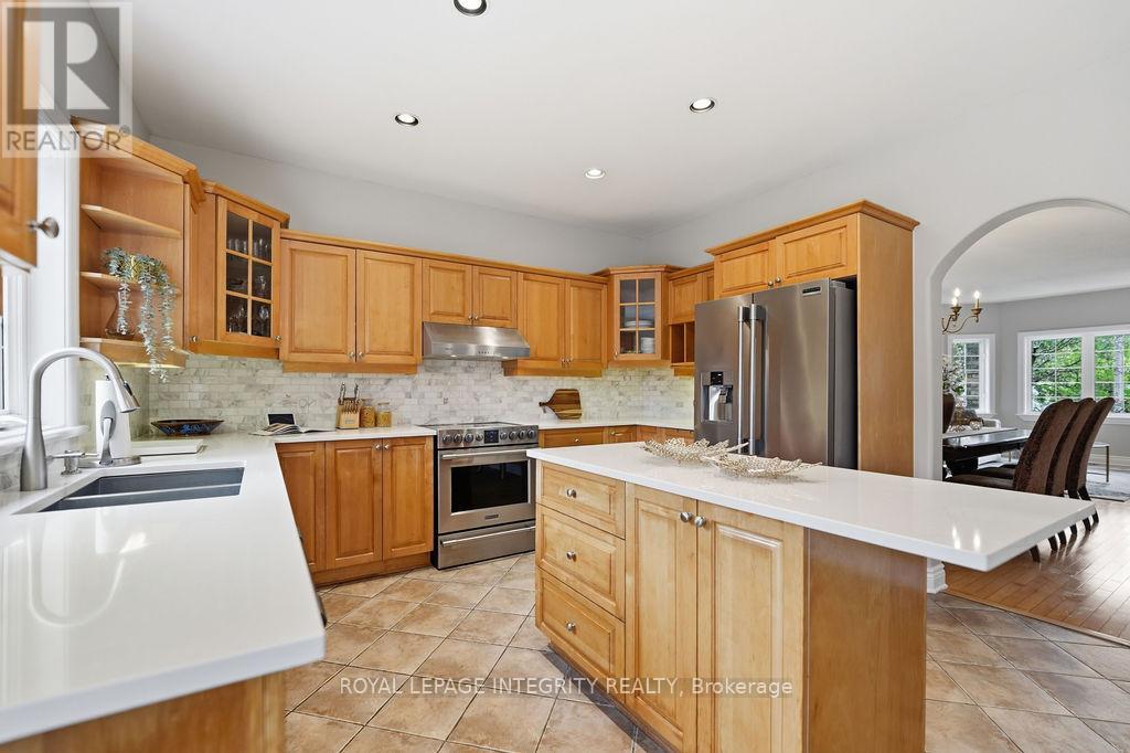 136 SHAUGHNESSY CRESCENT - 16