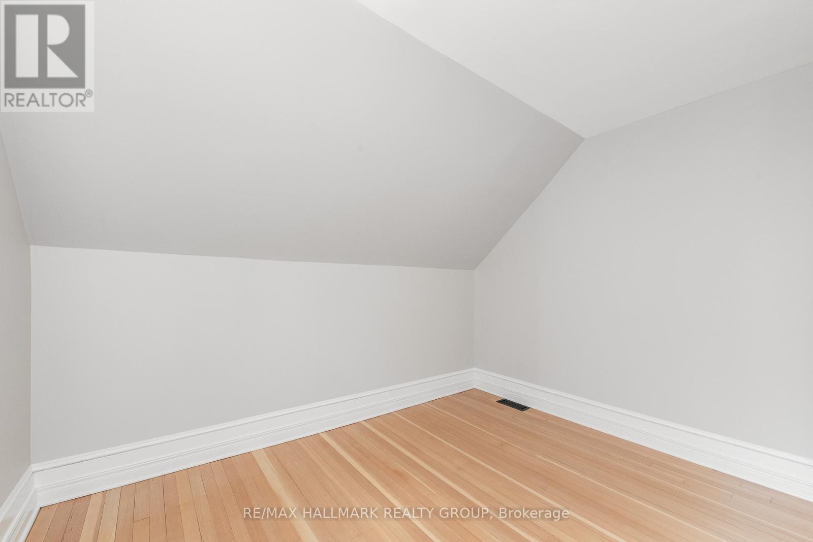108 CLOTHIER STREET E - 23