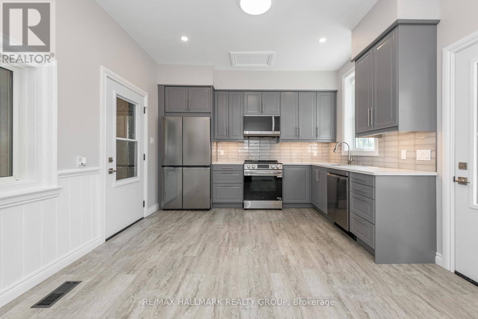 108 CLOTHIER STREET E - 10