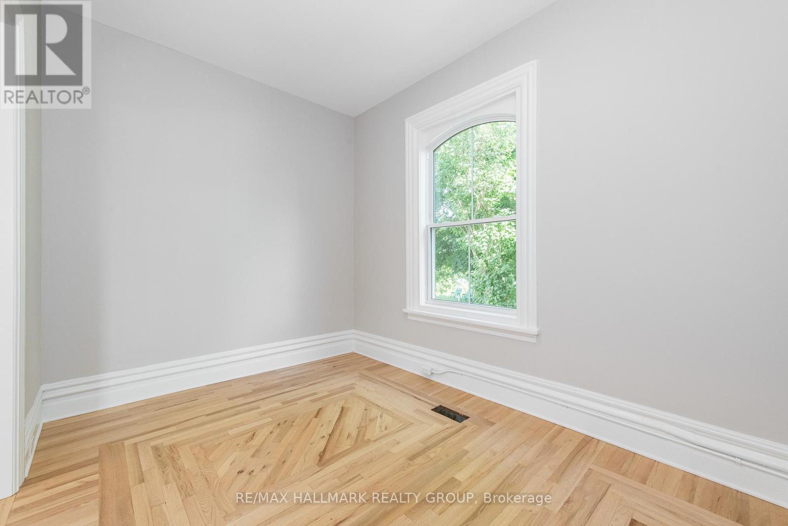 108 CLOTHIER STREET E - 18