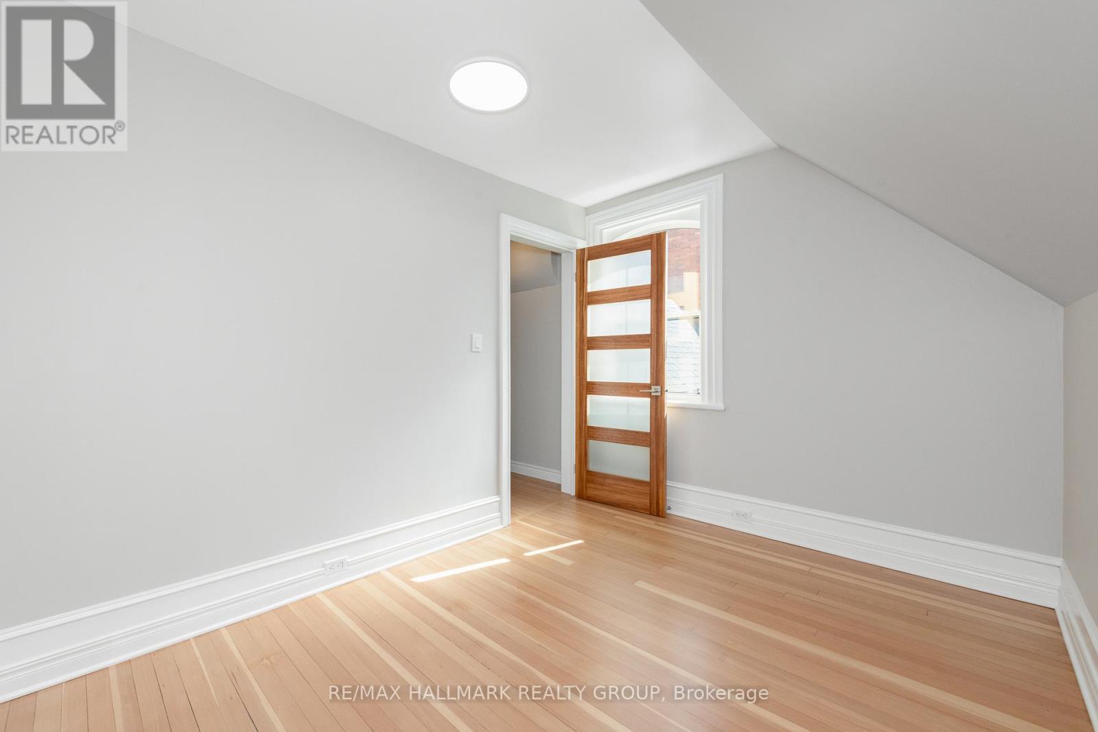 108 CLOTHIER STREET E - 25