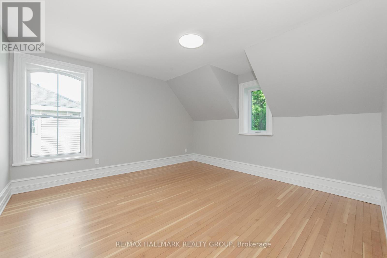108 CLOTHIER STREET E - 29