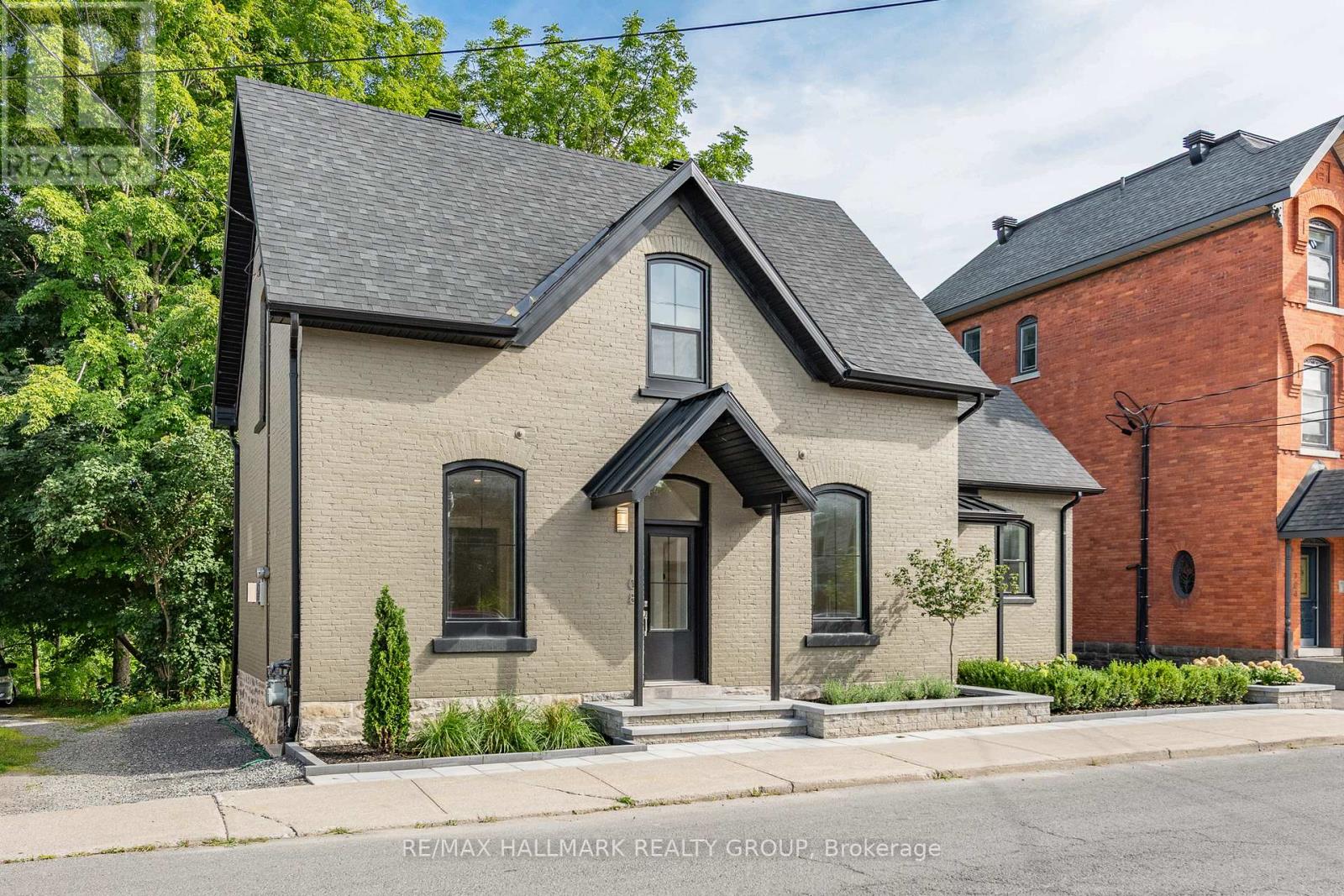 108 CLOTHIER STREET E - 3