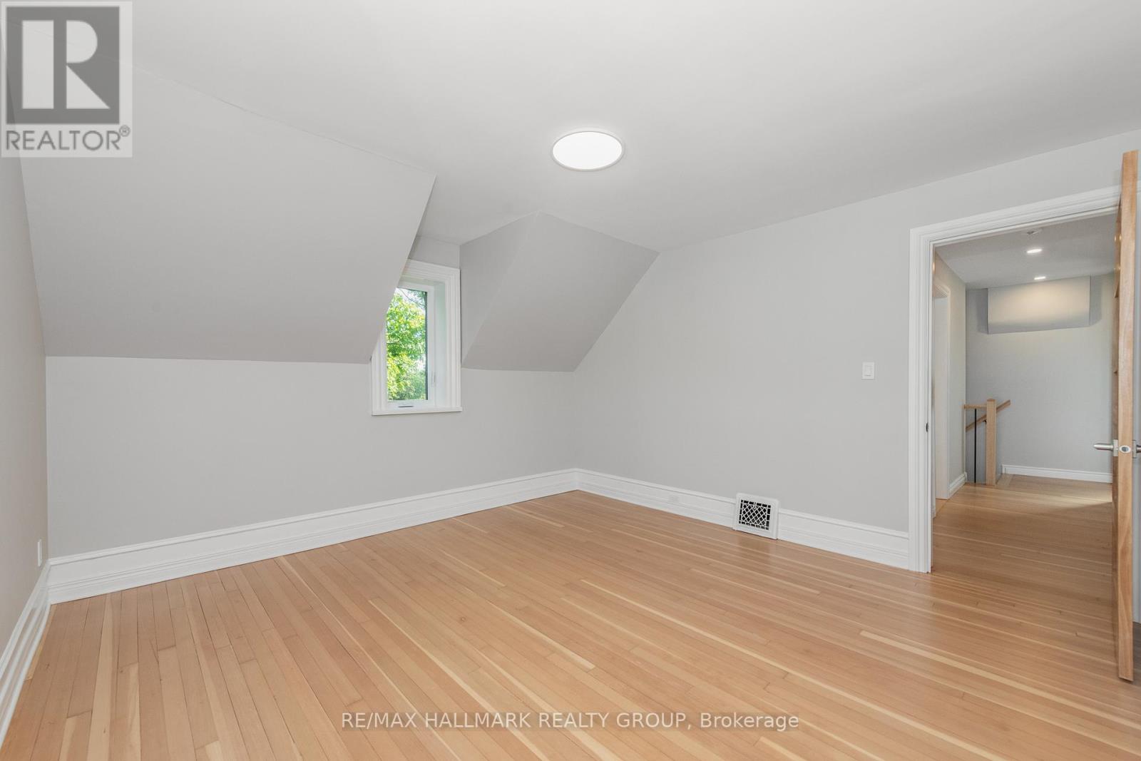 108 CLOTHIER STREET E - 31