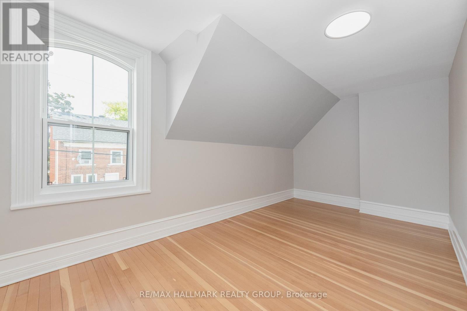 108 CLOTHIER STREET E - 26