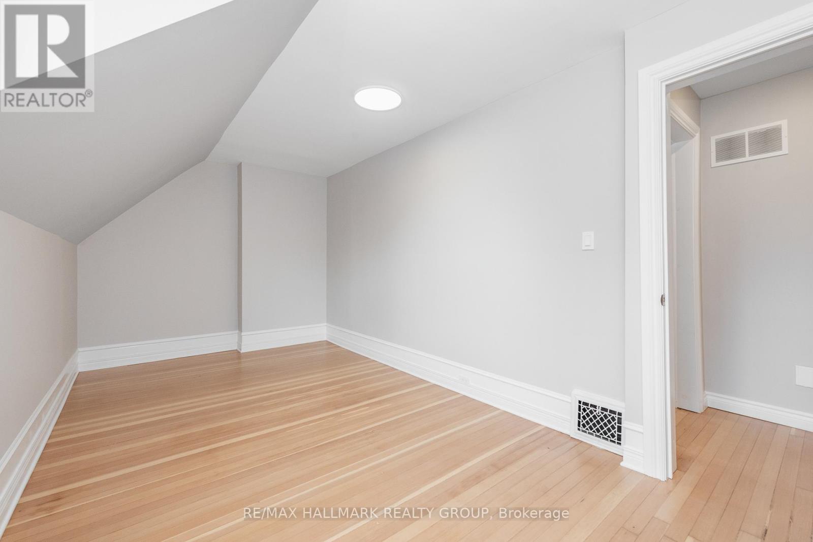108 CLOTHIER STREET E - 27