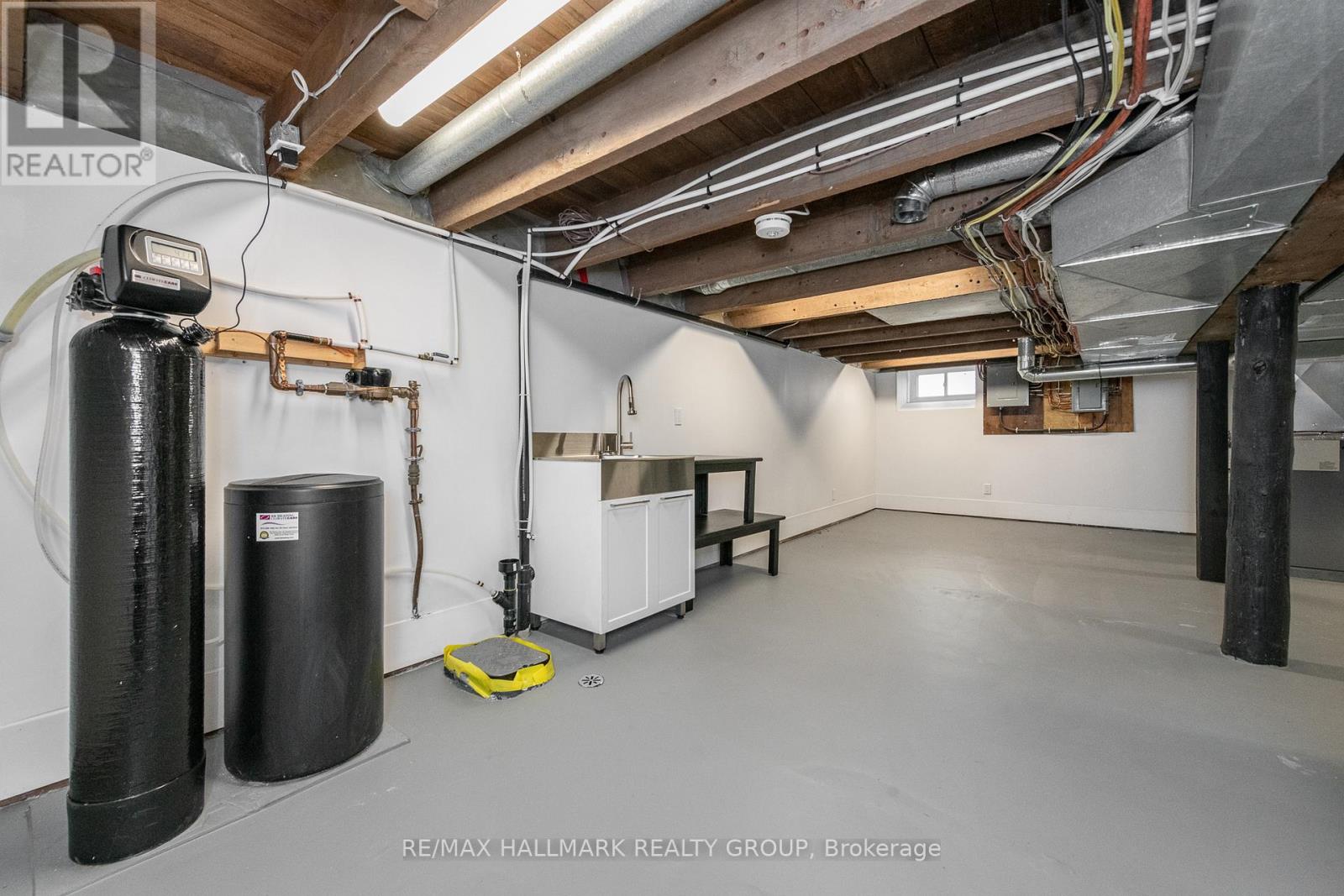 108 CLOTHIER STREET E - 38